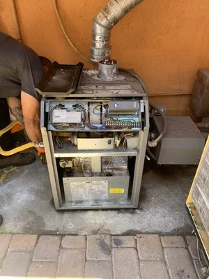 The Hot Water Company Logo