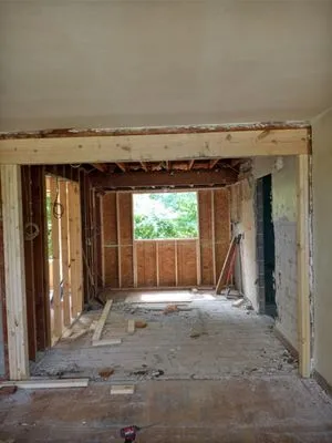 The Remodel Team Logo