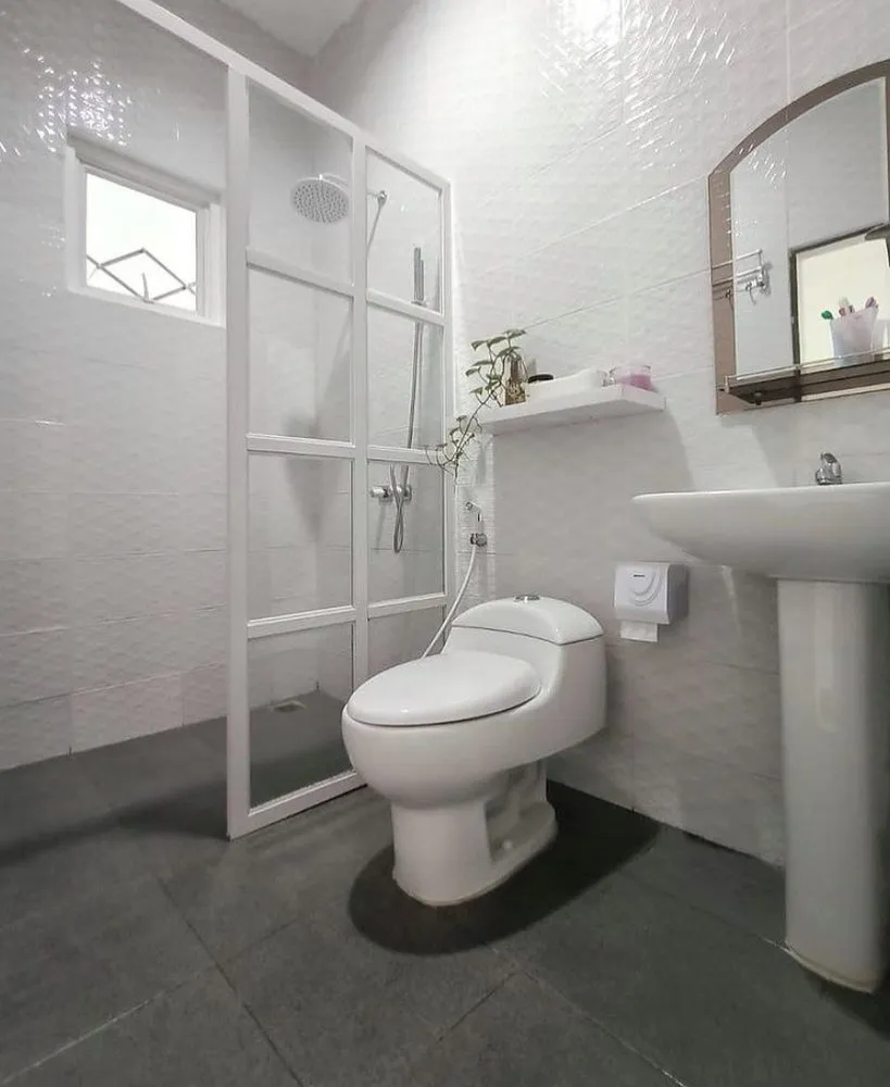 Slide of The Ridge Plumbing Company