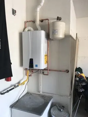 The Sunny Plumber Logo