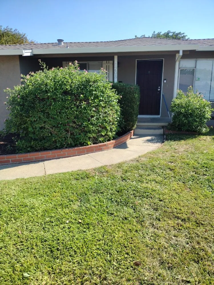 Slide of The Tradesmen Services & Solutions