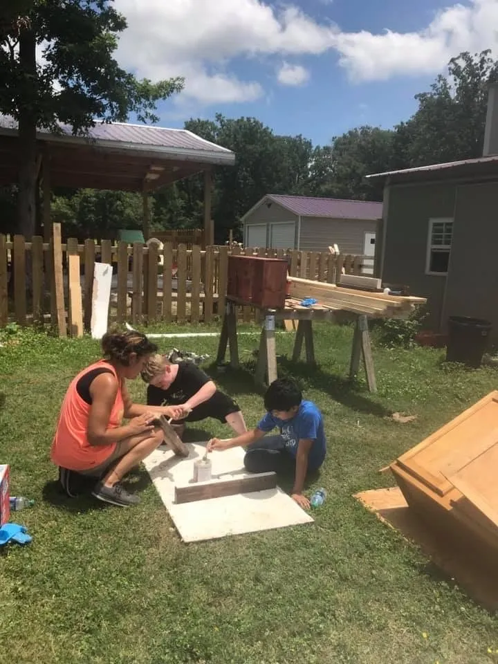 Slide of This N That Woodworks