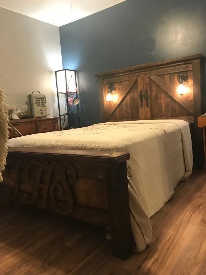 Slide of This N That Woodworks