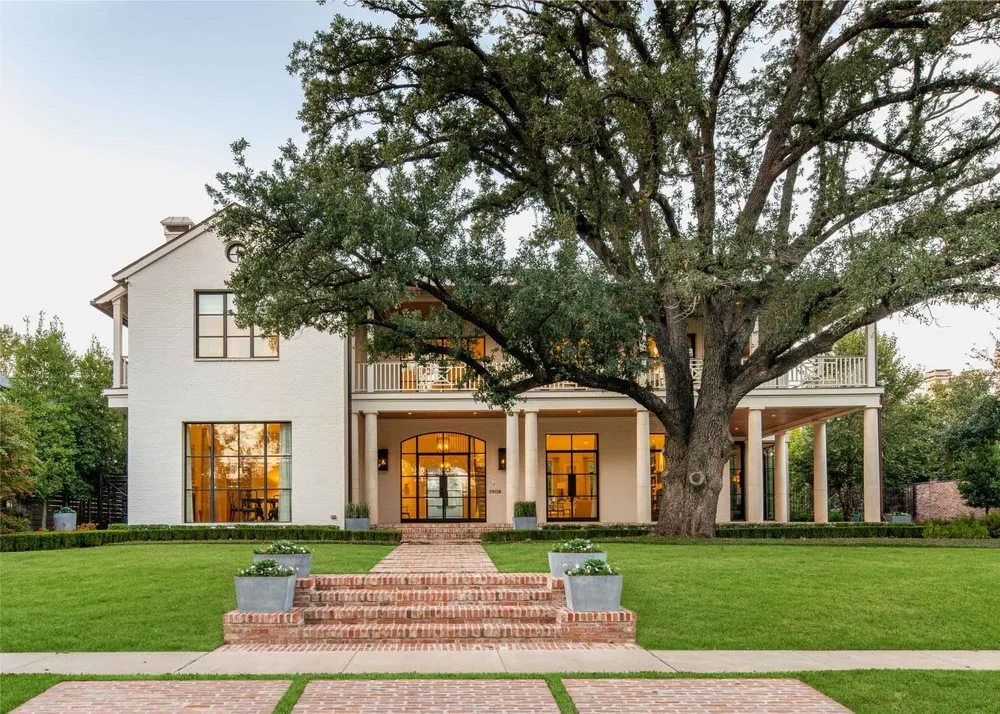 Slide of Tomas Calel Builders