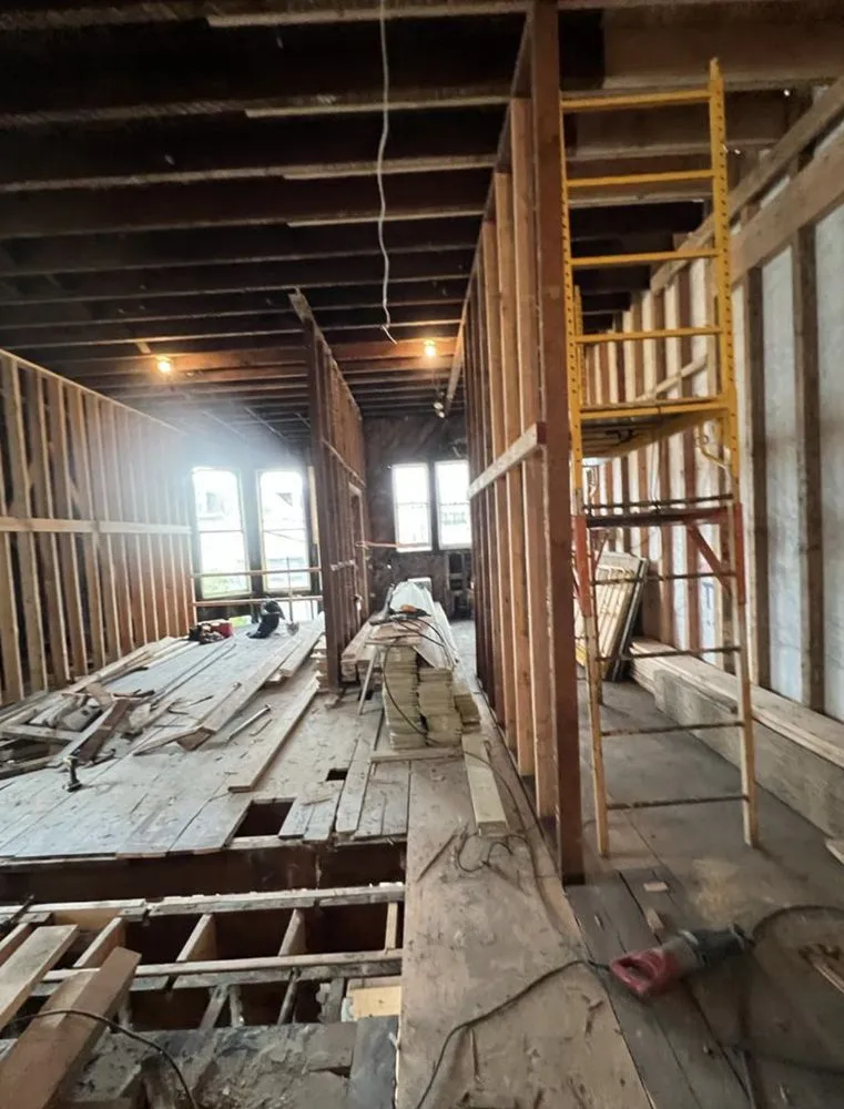 Slide of Tomas Calel Builders