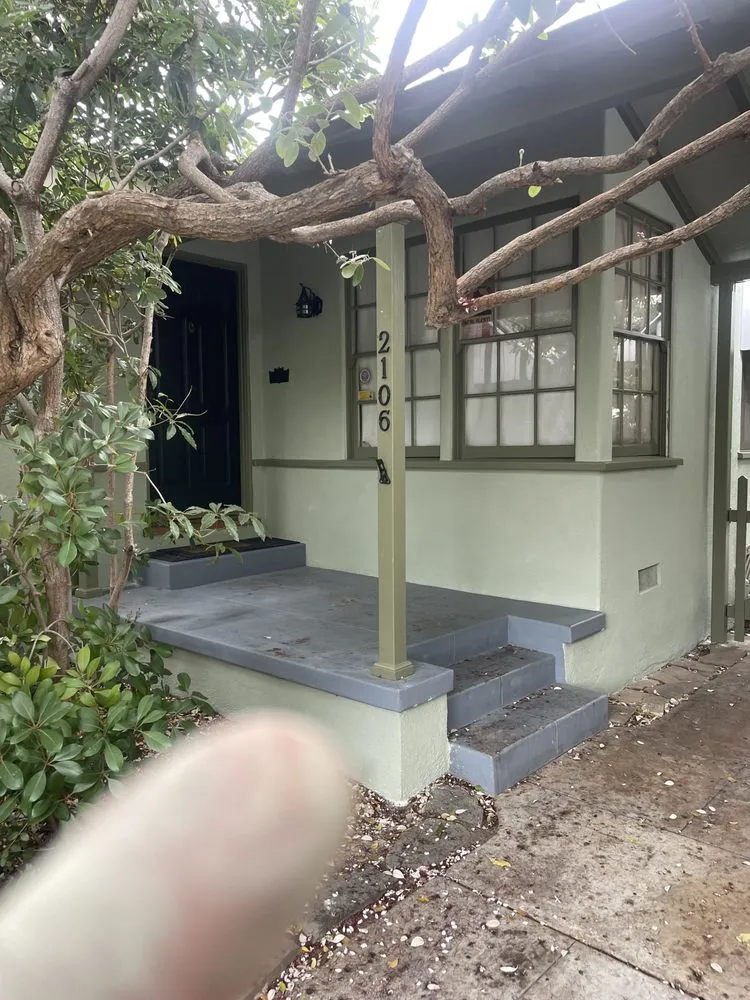 Slide of Tom's Handyman Solutions