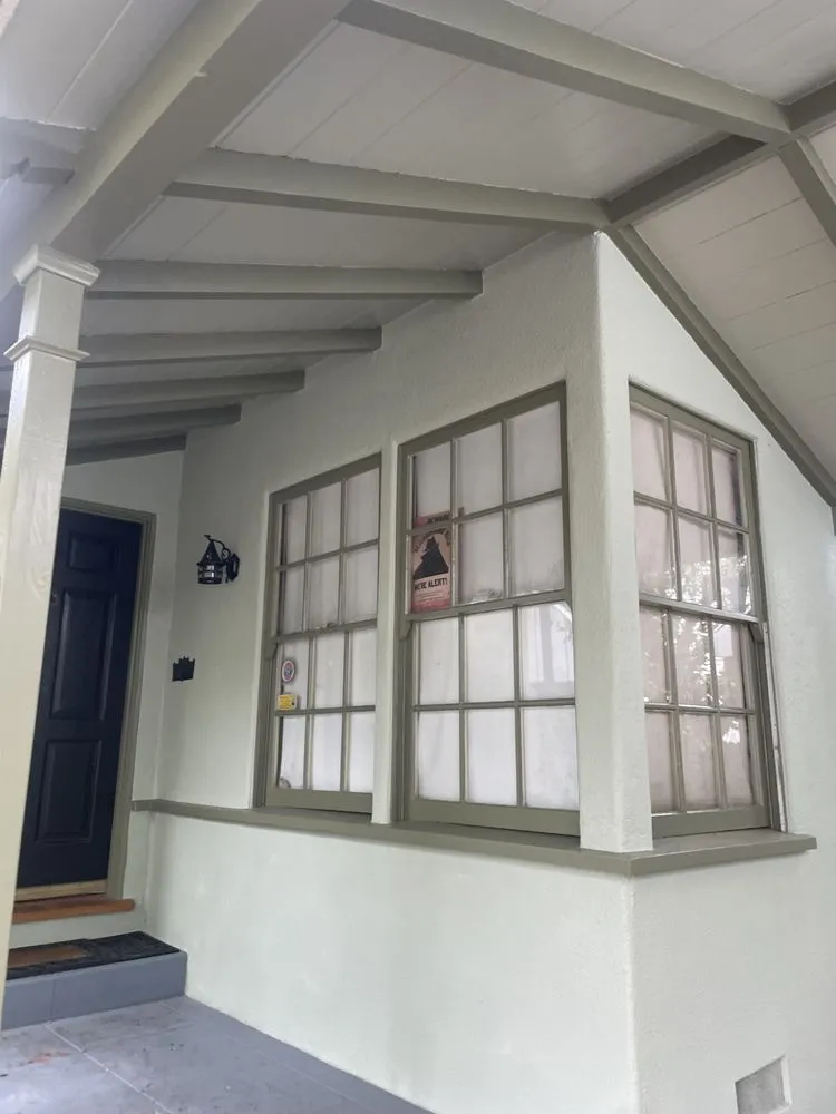 Slide of Tom's Handyman Solutions