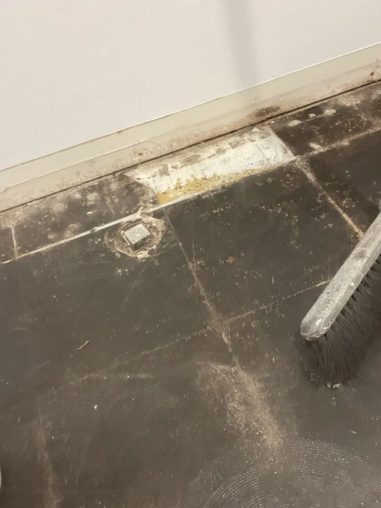 Slide of Tom's Handyman Solutions