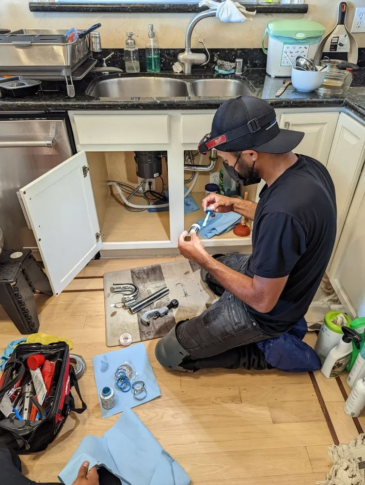 Professional pipe repair for homes in Oakland, CA by Twin Handyman & Plumbing