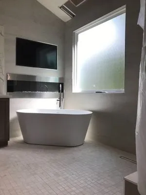 Universal Remodeling Logo