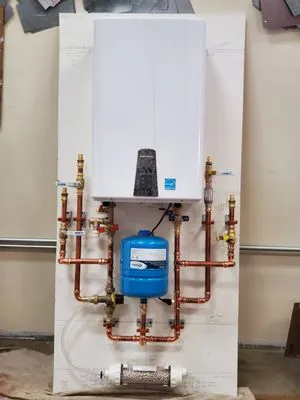 Vee's Plumbing and Heating Logo