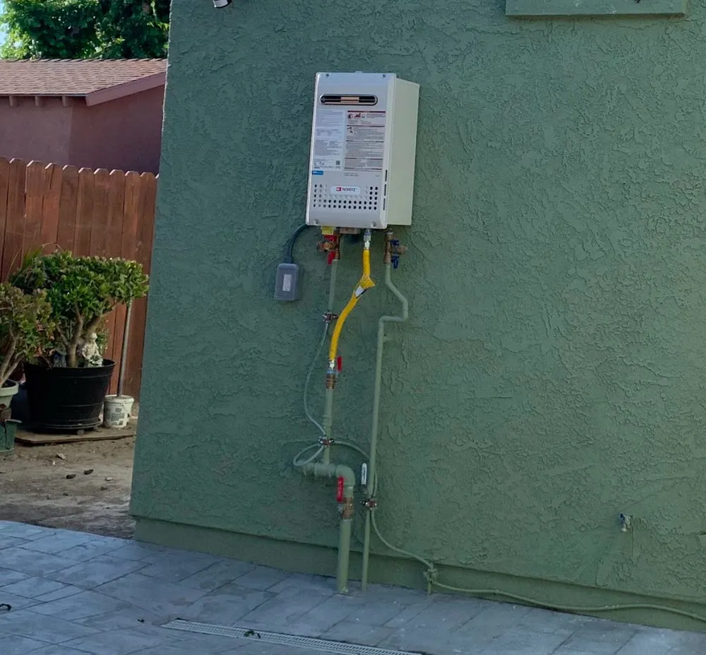 Expert emergency plumbing service in Reseda, CA - Velmor Construction