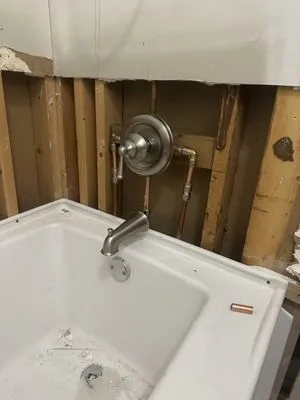 Vivid Remodeling Logo