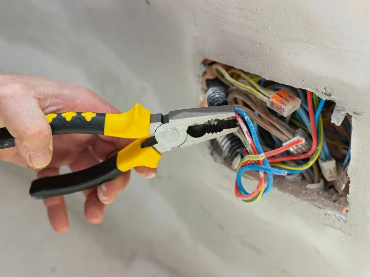 Slide of Voyager Handyman