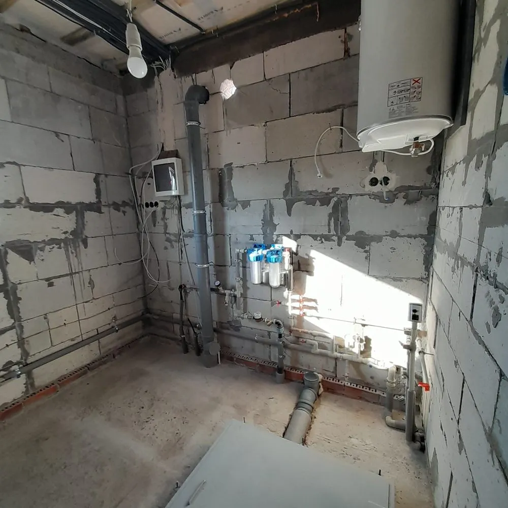 Slide of Yurii Handyman